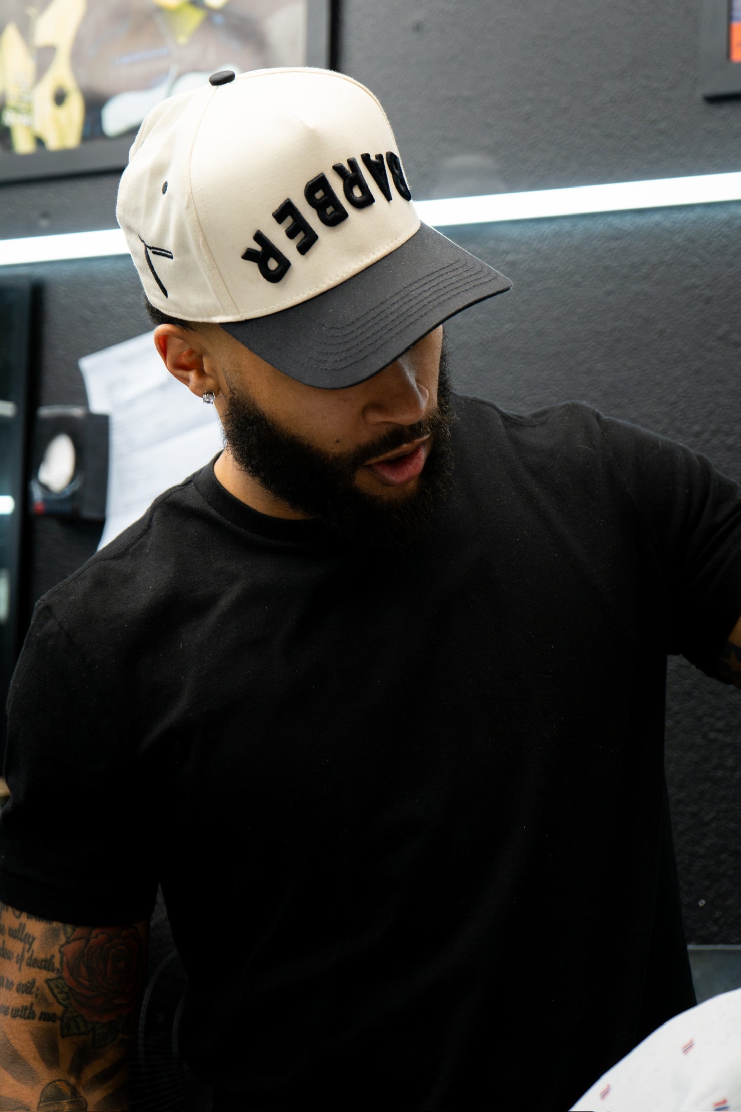 BARBER Upside down CREAM/BLACK