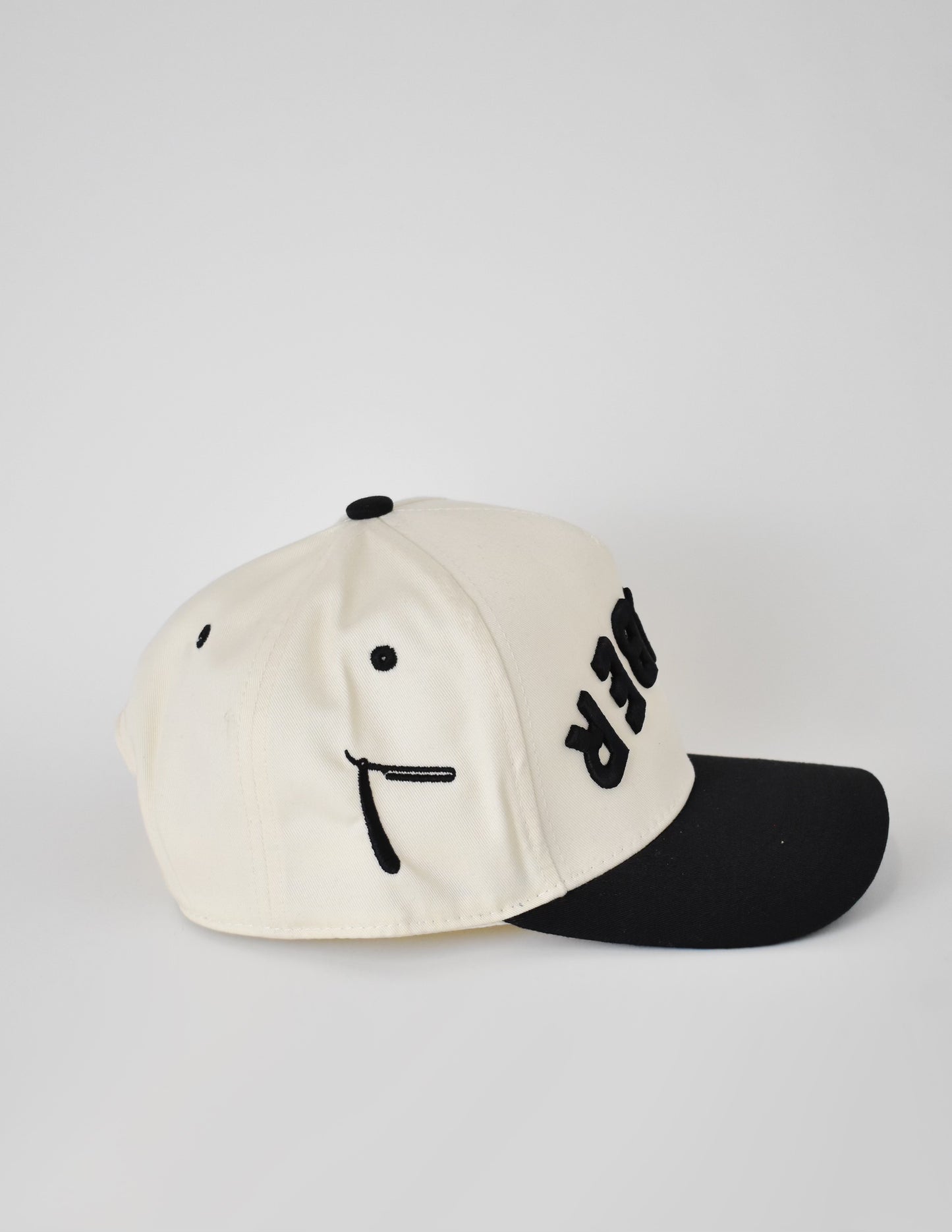 BARBER Upside down CREAM/BLACK